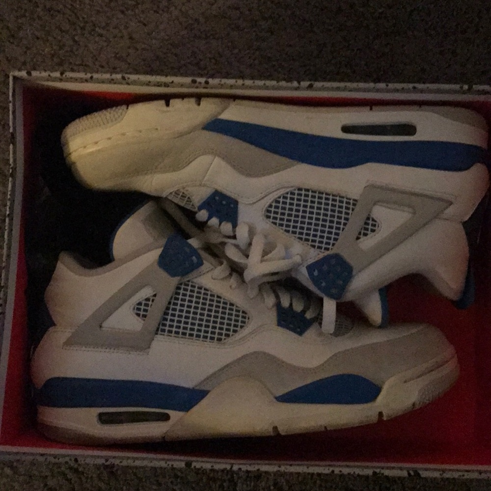 Air Jordan 4 "Military"